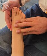 26、给嫂子按摩玉脚玉腿,手感真好2