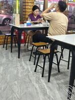 表姐跟泡友吃饭，被我监视了0