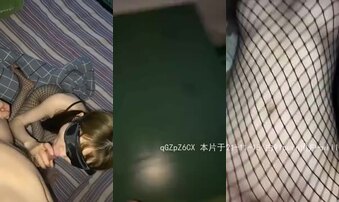 媳妇终于同意露脸，黑丝连体，喜欢她的身材请留言