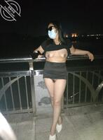 带着老婆逛公园,露出一下!2