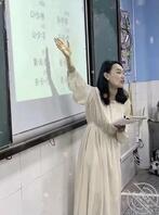 极品身材女老师洗澡1