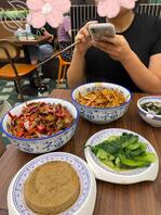 15 给以后过生日送花,装醉跟侄女同床了 1