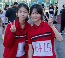 痴汉视角偷拍超嫩高中生（已经成年）