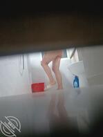 偷拍一个妹子洗澡，身材特好0