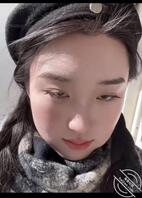 母狗闭上眼睛等你在她脸上打精0