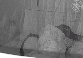 真实监控偷拍到丈母娘内内，好想舔