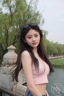 反差母狗范晓涵，扒下外套对着内衣yyxr0