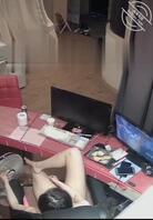 小前台用电风扇吹她的小骚逼，不知道大厅里是香味还是骚味0