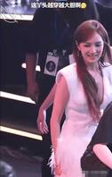 孟佳“敢穿”：性感风范，胸围饱满，大胆而不失从容？0