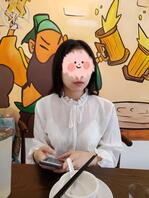 女大学生的白衬衫是真的透