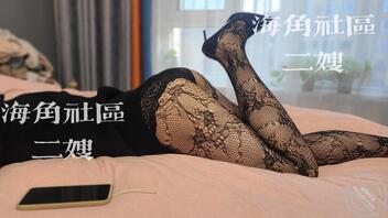 【原创二嫂】二嫂的丁字裤都勒进逼逼里了,提枪怒射1