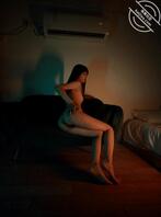 全裸的大长腿美女0