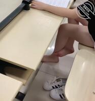 偷拍大学生玉足0