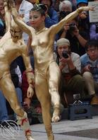 金色彩繪人街舞