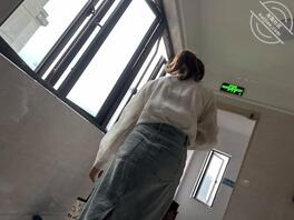 2. 故意去看姐姐尿尿,姐姐这么骚居然还会脸红0