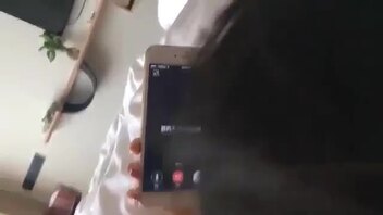 换妻实战  这边在口交手机在和老公聊天