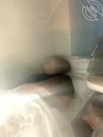 天热了 火车卧铺裙底走光偷拍0