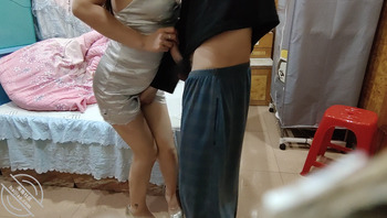[原创金币]周末了，老婆又把情人约家里了，高跟睡裙露脸才是王道0