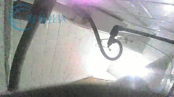 偷拍离婚少妇表姐上厕所