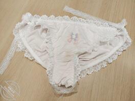 美女的原味内裤穿了两天，拿来闻闻，太上头了1