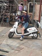 修车店老板娘看的硬邦邦。真实偷拍0