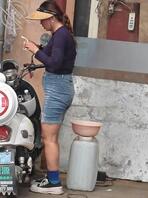 修车店老板娘看的硬邦邦。真实偷拍2