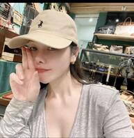 抄底周周的骚蕾丝内裤