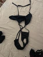 老妈出去玩了，在家无聊在老妈房间翻到新玩意0