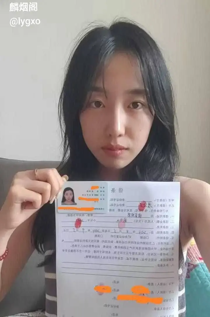 山东东营女英语老师李汶芯，因为欠下两万元私人贷款不还被曝光不雅 