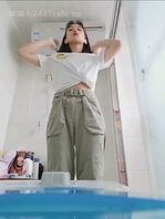 喜欢自拍的精神小妹儿 