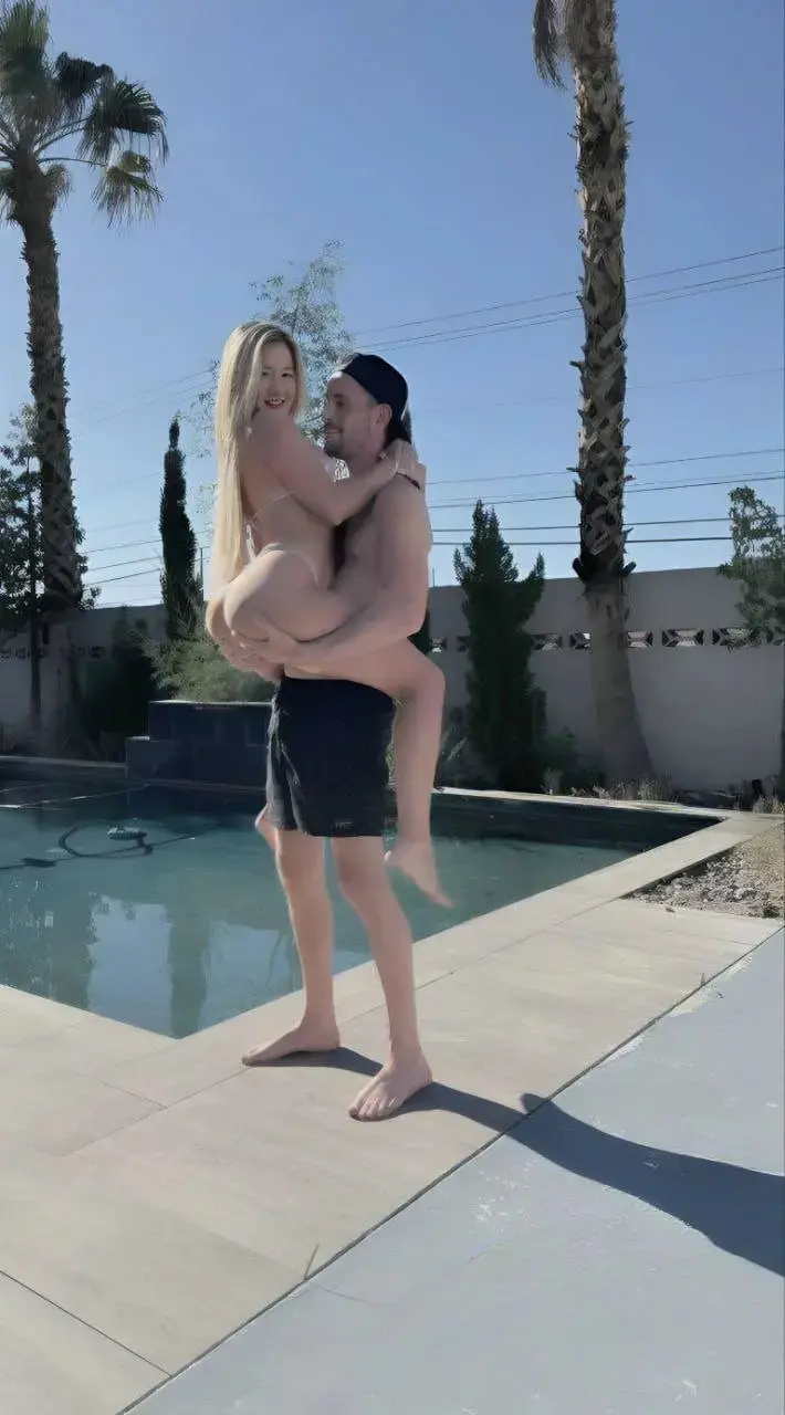 美国南加州留学生【李菲阳】极品媚黑反差婊给男友带绿帽，一起回国游玩却发现女友回国前经常出入夜店