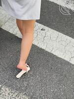 街拍尾随情侣，裸腿小高跟大长腿美女，又是羡慕别人男朋友的一天