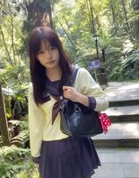 我的表妹漂亮可爱吧，各位海友，她的屄是属于什么户型？1