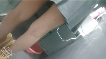 (原创)趁嫂子在洗头,偷跑进洗手间里把她给强干了,嫂子反抗扔被我强行内射0