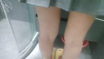 (原创)趁嫂子在洗头,偷跑进洗手间里把她给强干了,嫂子反抗扔被我强行内射1