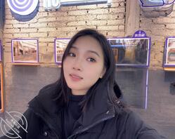 小姨子韦艳勤，想办法偷拍她尿尿1