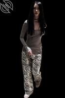 原创厕拍 身材苗条的长发小姐姐0