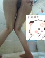 母狗在寝室洗澡发骚1