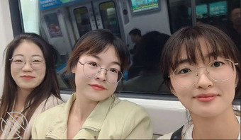 三个教师小母狗，你最想看谁被操的视频，想看怎么操她们，别说三个一起不现实