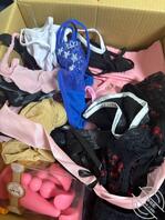 【妖娆原创】老婆执意要去丈母娘家理论，让我单独在卧室等消息看到了很多内衣2