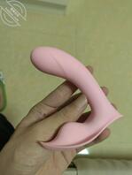 我的妈妈14。终于翻到老妈的大宝贝了,老妈用完没洗,竟然还有逼毛。1