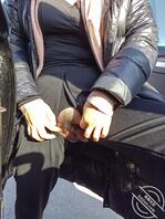 老婆开车露骚屄，户外麦地露出