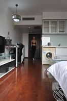 骚妈每次和野男人开房都要拍组照片，这次是走猫步0