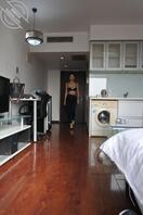 骚妈每次和野男人开房都要拍组照片，这次是走猫步1