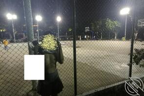 小骚货饭后街上漏出1