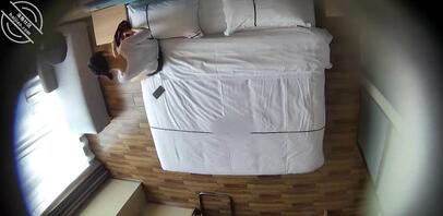 【酒店摄像头偷拍】真实酒店偷拍情侣打炮，美女叫声超好听0