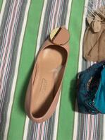 在美熟女丈母娘的床上撸射原味丝袜内裤胸罩高跟鞋 1