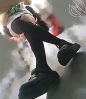 千粉放送，桌底偷拍师范黑丝骚货女大