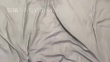 色胆包天的儿子在喝醉的老爸面前把亲妈操喷