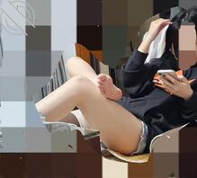 偷拍骚逼姐姐的逆天坐姿0